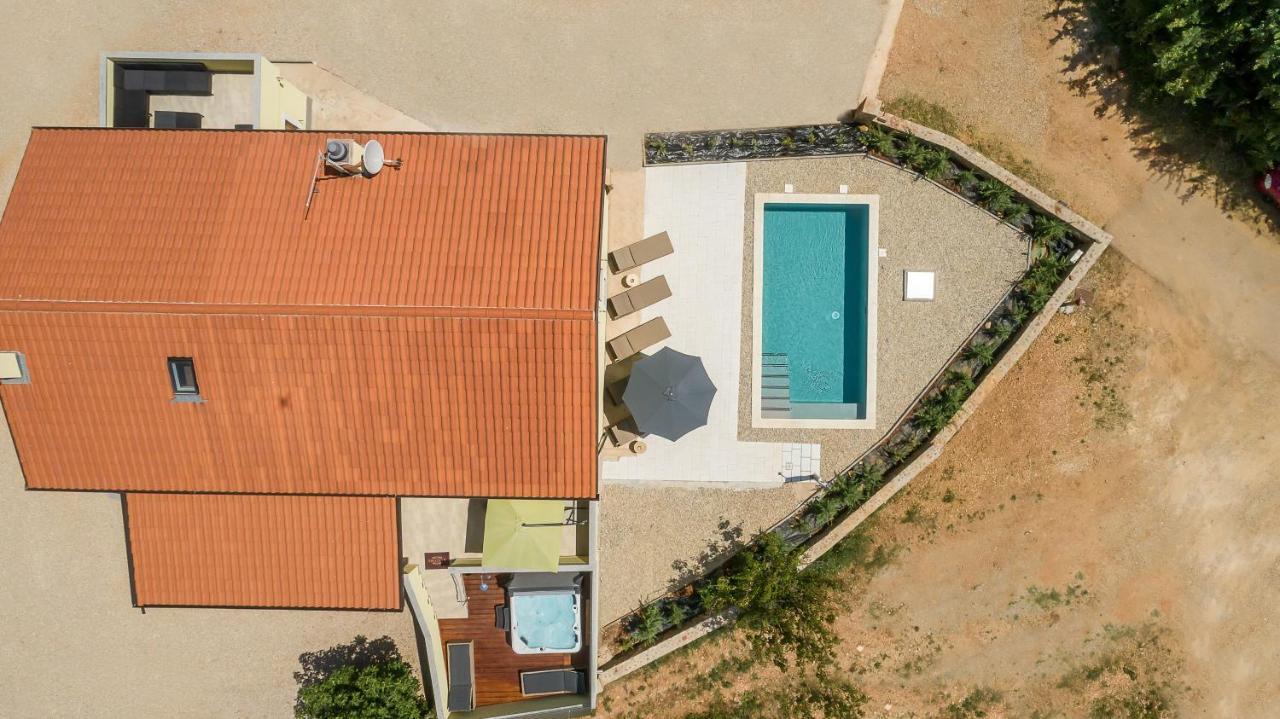 Holiday Home Tos Рисика Екстер'єр фото